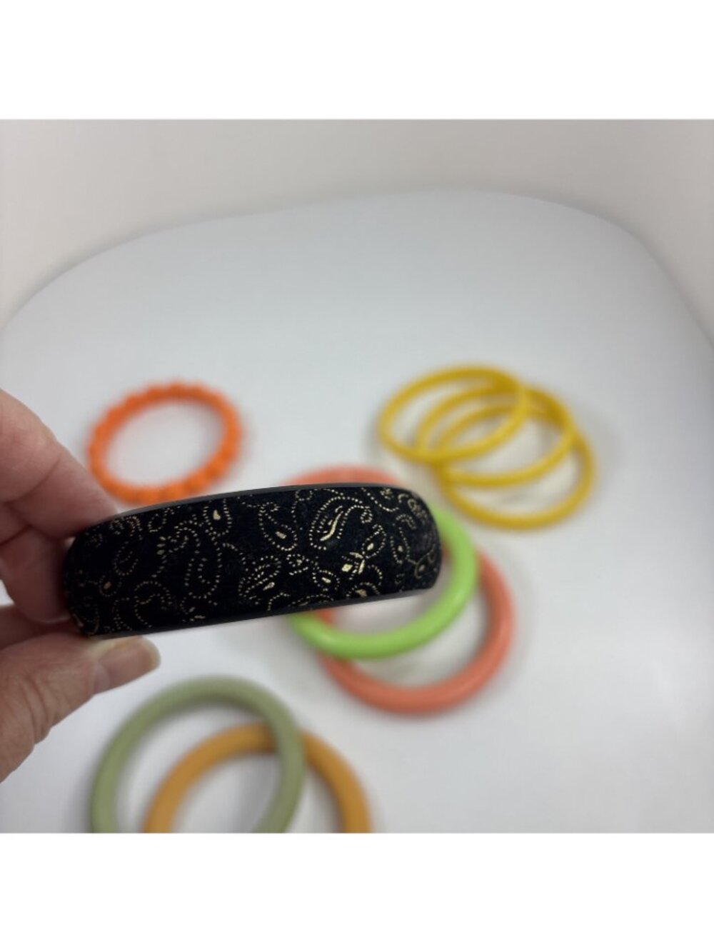 Vintage Estate Find Ten PLASTIC BANGLE BRACELETS Colors Hippie Bohemian Retro - Picture 11 of 11